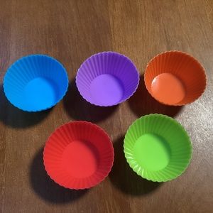 Muffin/Cake Silicone Mold 12 pieces (5 assorted colors) New